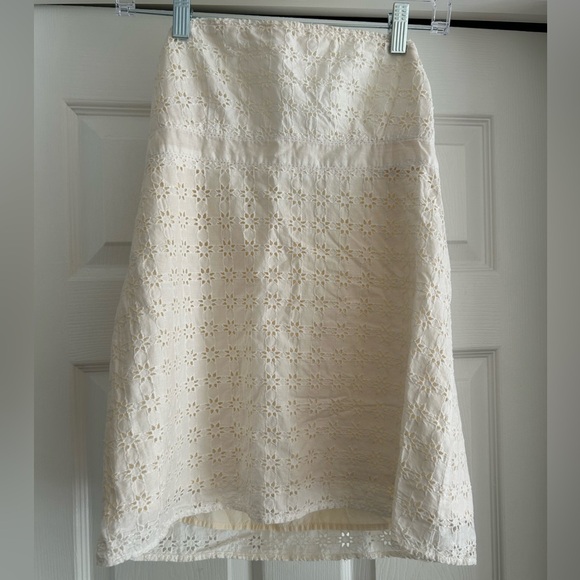 American Eagle Outfitters Tops - Beautiful Women’s American Eagle Strapless White Eyelet Top Size 8 Medium